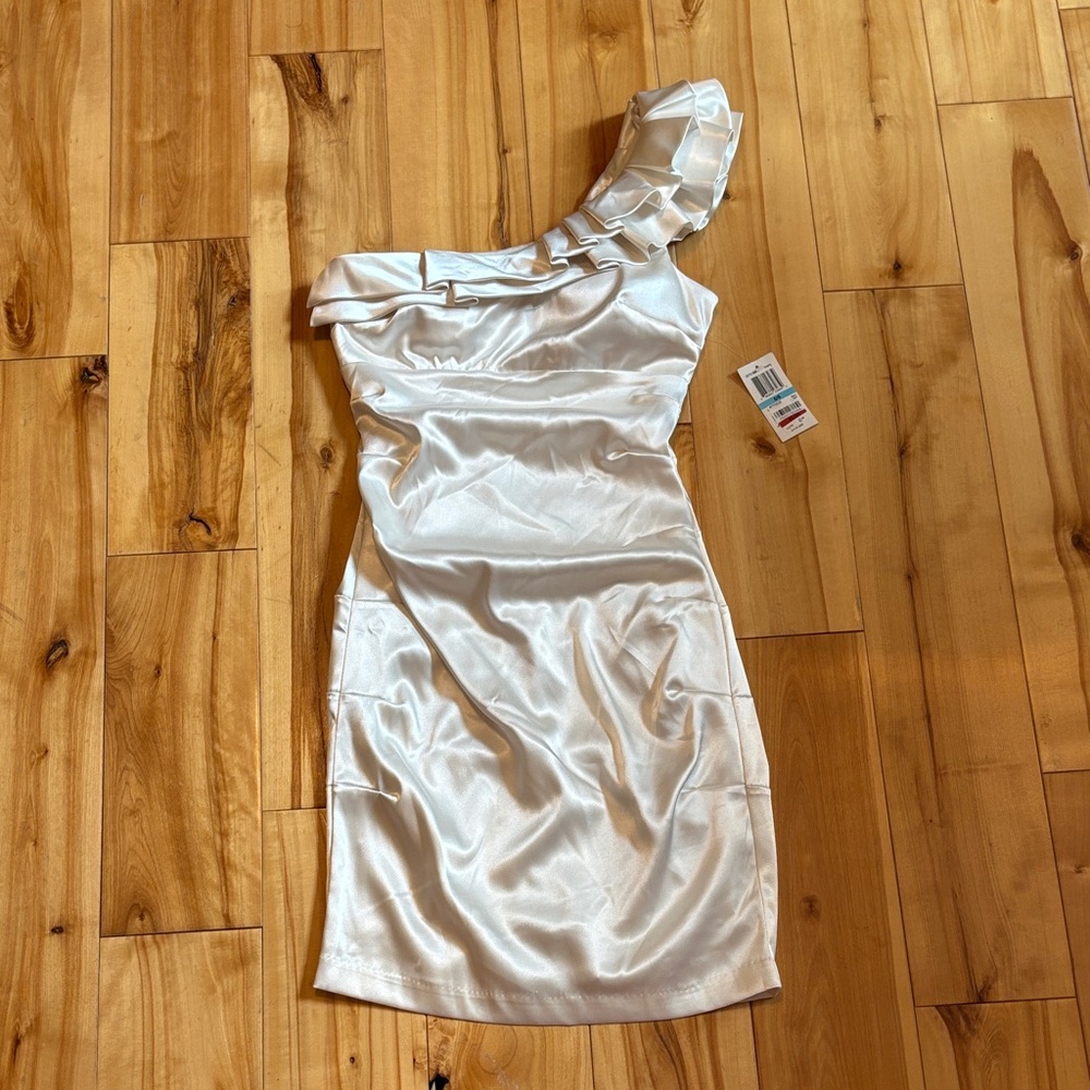 B Darlin Cream One-Shoulder Dress size 5/6 NWT